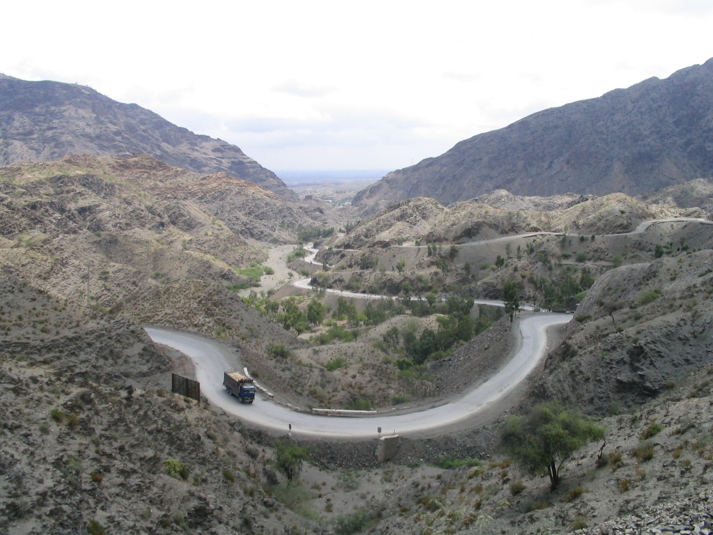 The Khyber Pass road on the Pakistan side, where the Rudolphs' journey officially ended on 20 August 1956 with a constabulary guard's boot on Susanne's sandal.