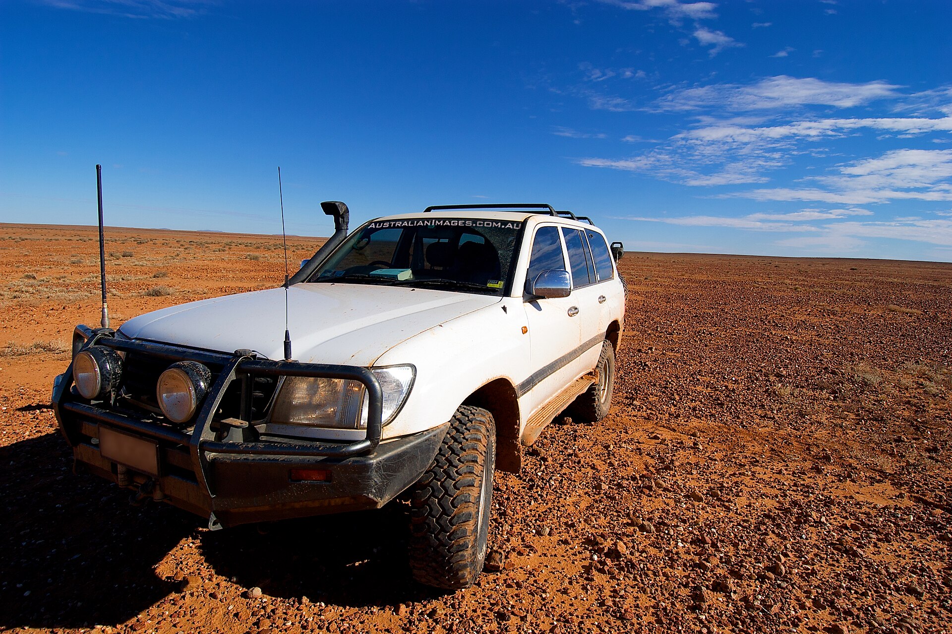 100 Series Sahara — photograph
