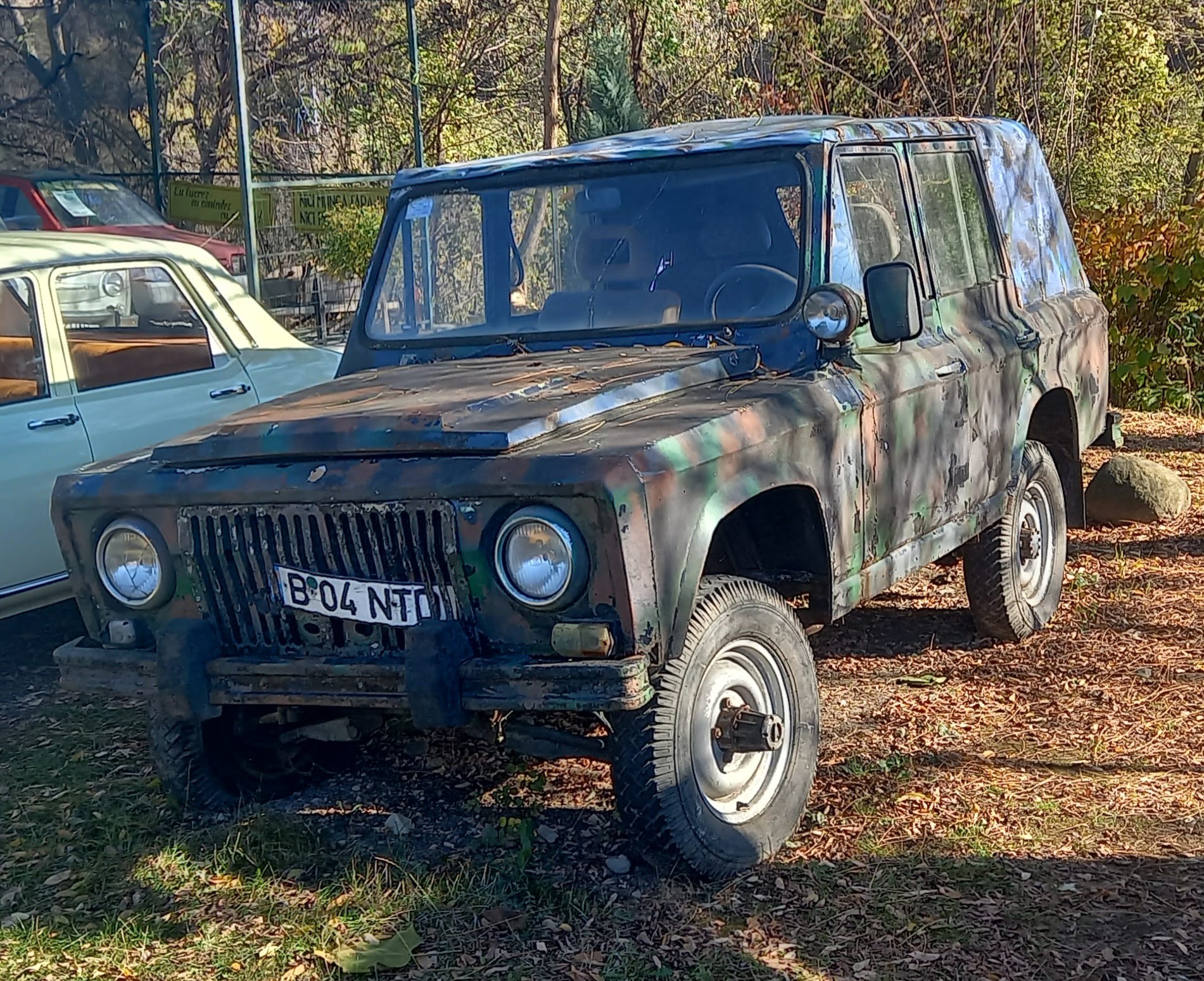 241 — ARO 241, a 4-door convertible off-roader.