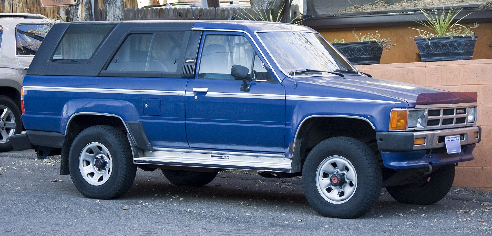 4Runner SR5 (N60) — 1986 Toyota 4Runner, first generation, with the 22R-E engine