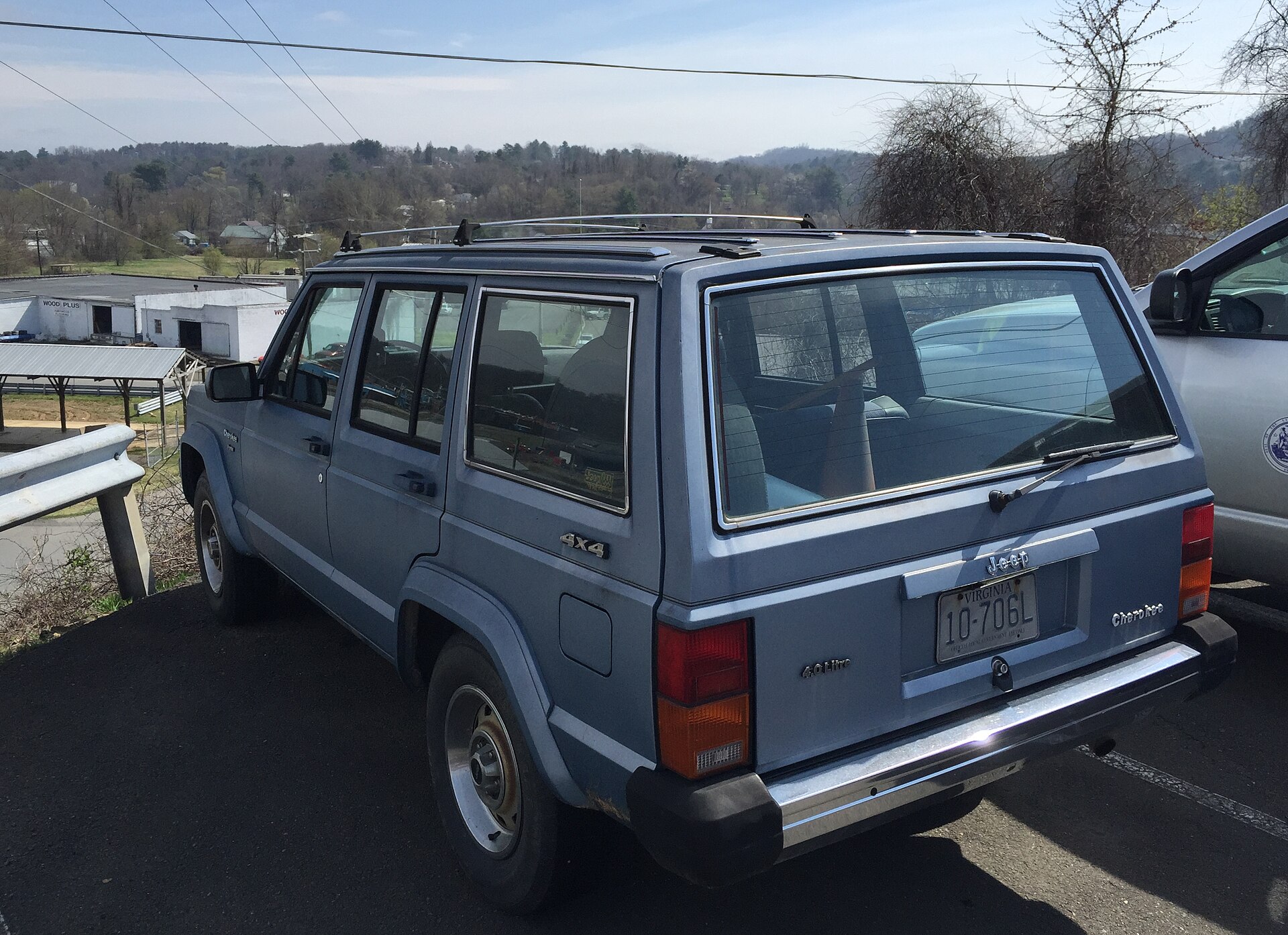 Cherokee XJ Pioneer — photograph