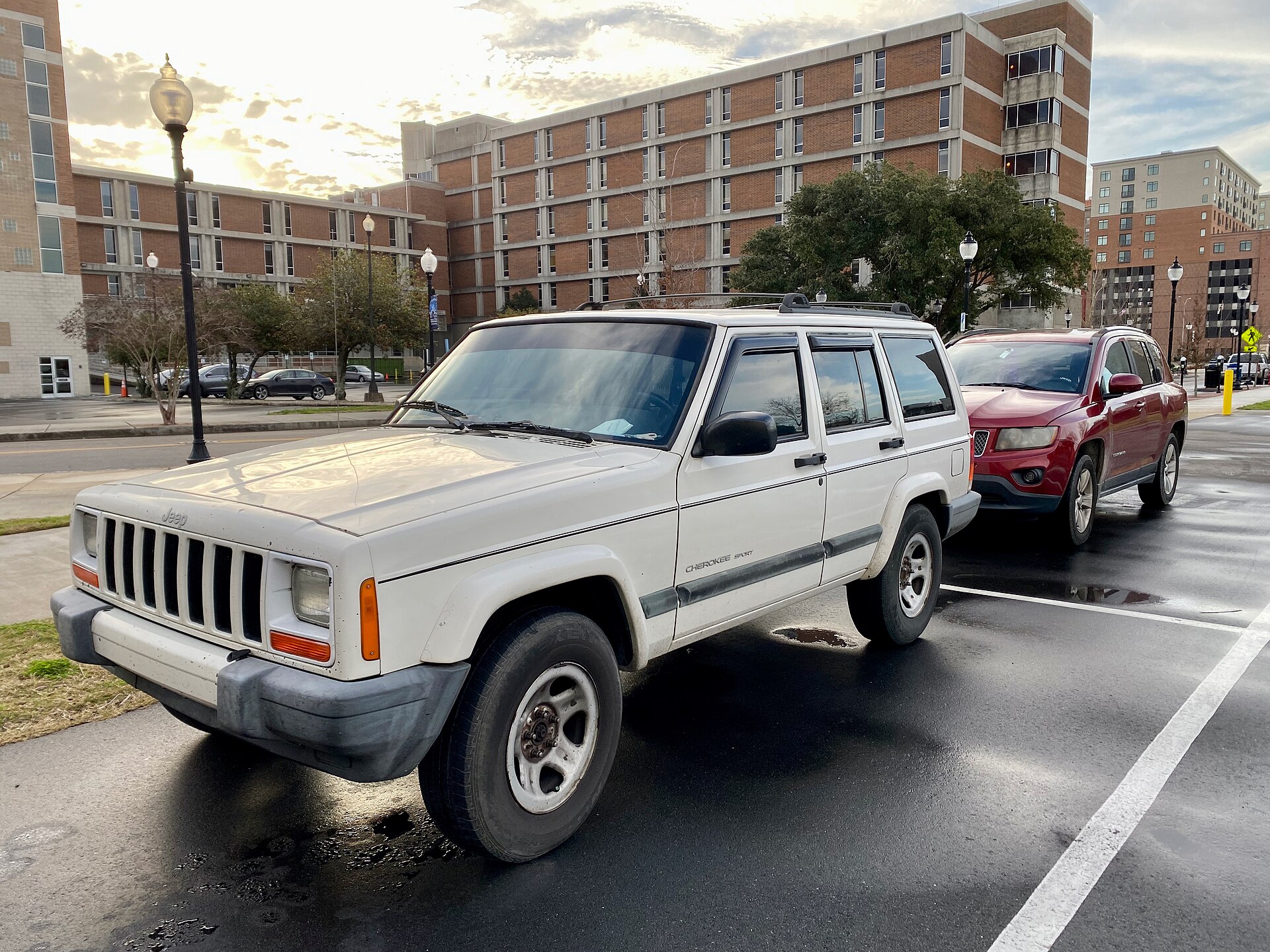 Cherokee XJ — photograph