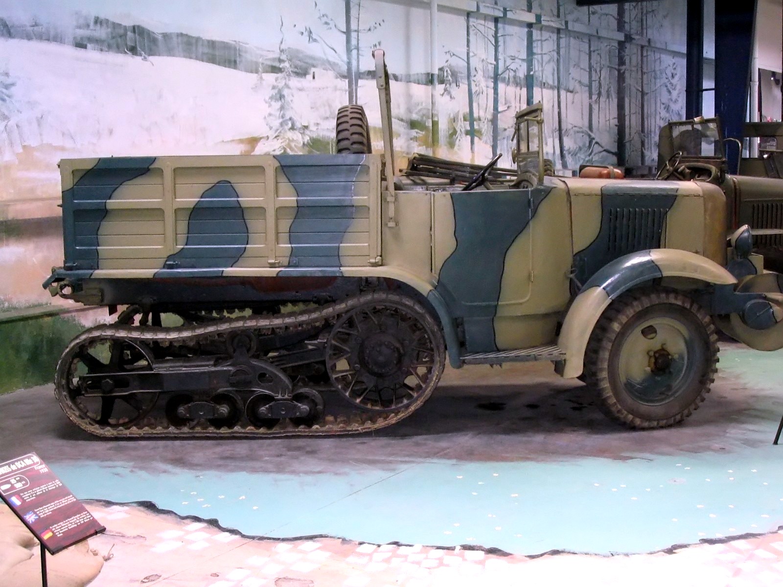 Kégresse P107 tractor (1935–40) — photograph