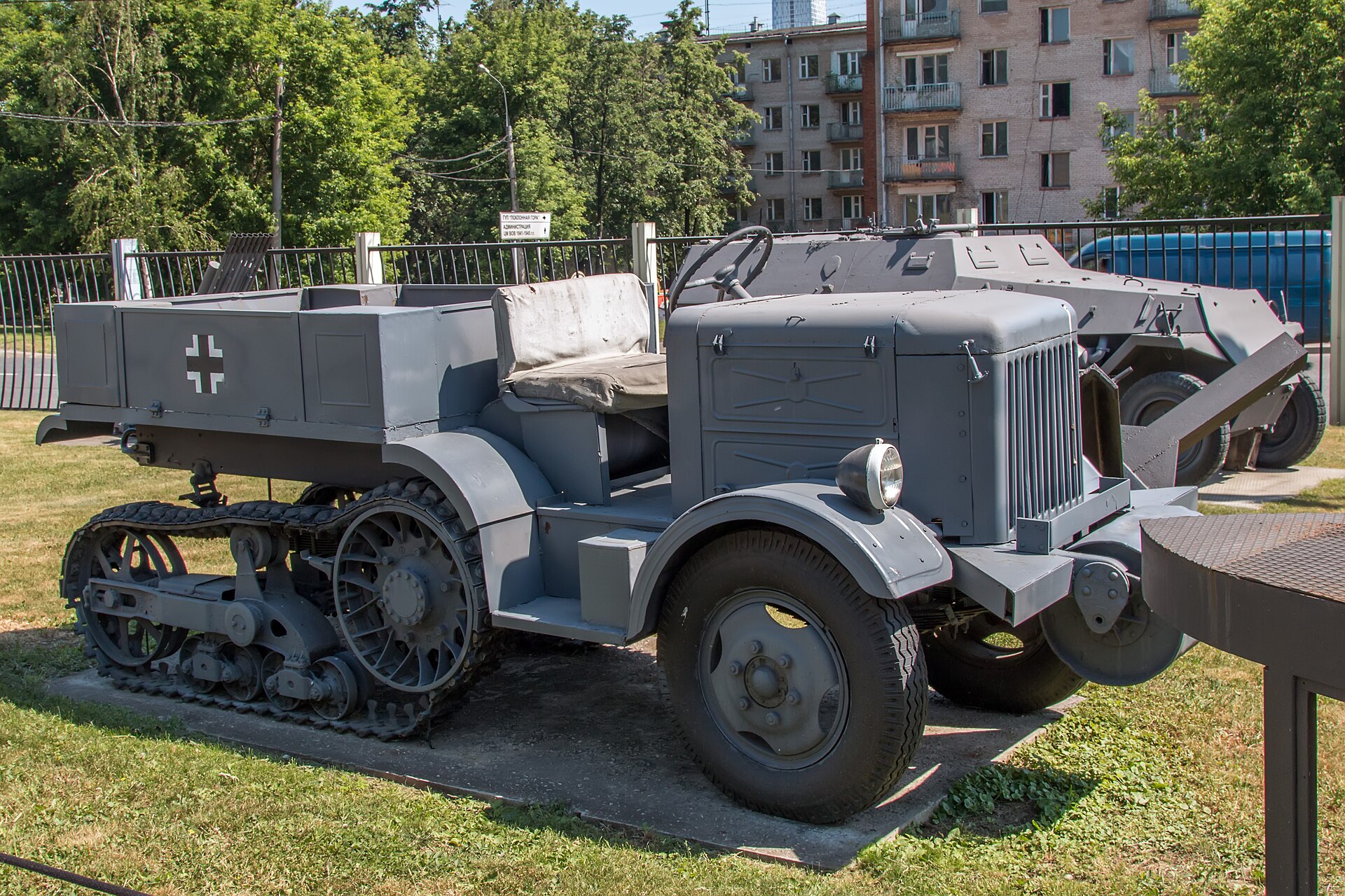 Kégresse P14 tractor (C6, 1930–40) — A Citroën-Kégresse P14 on the C6 chassis, in German markings, at the Museum of the Great Patriotic War, Moscow.