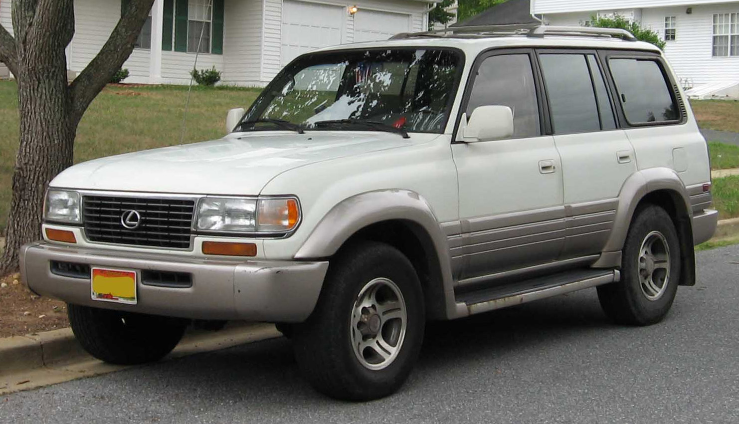 Lexus LX 450 — photograph