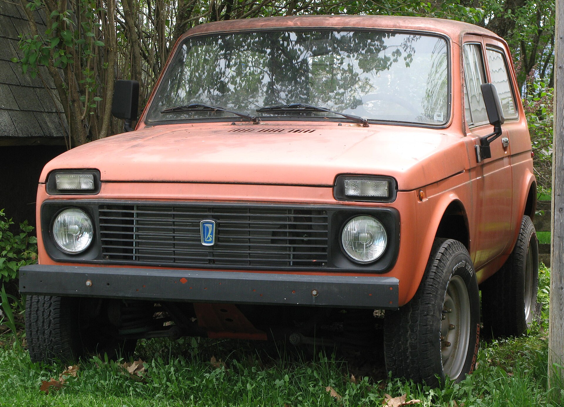 Niva Cossack and Hussar (United Kingdom, 1995–97) — 1998 Lada Niva Cossack photographed in Sault Ste. Marie, ON