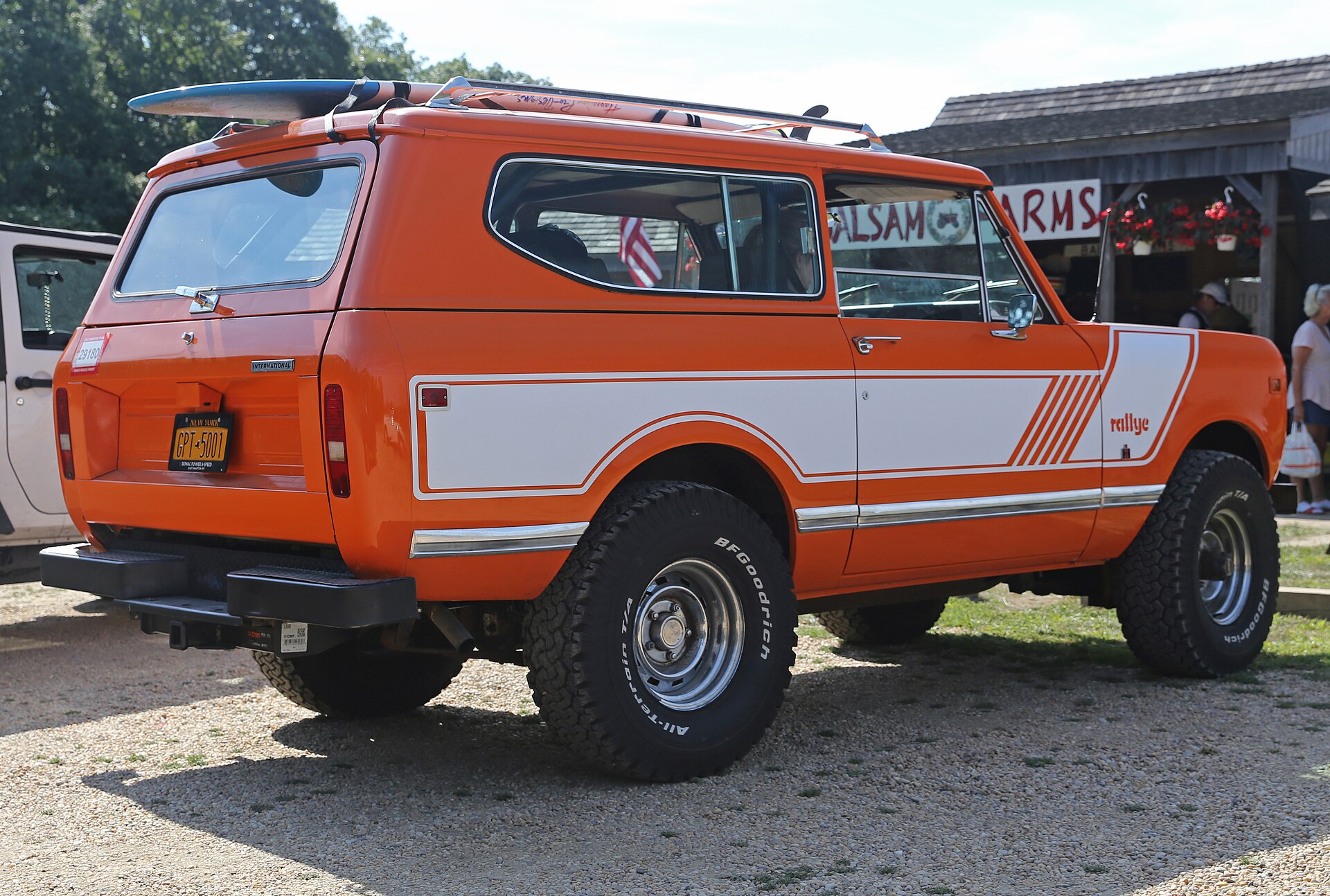 Scout II Rallye — An International Harvester Scout II with the Rallye package in Amagansett, NY. The Rallye package mainly consisted of stickers but also included power steering,