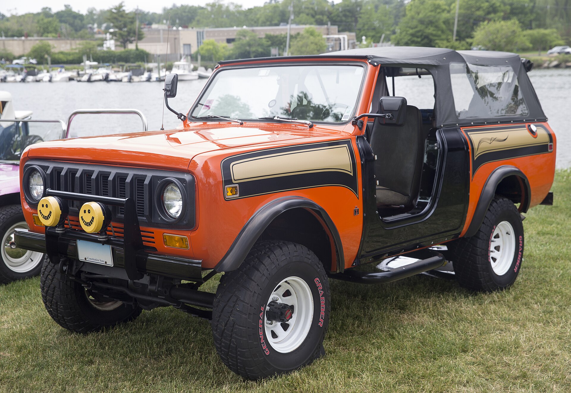 Super Scout II (SSII, 1977–79) — 1977 International Scout SSII Baja Cruiser in Fire Orange