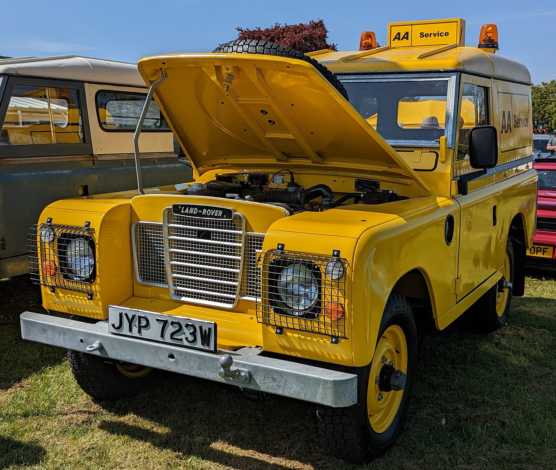 Series III 88″ — 1981 Series III 88 hardtop restored in AA Service livery