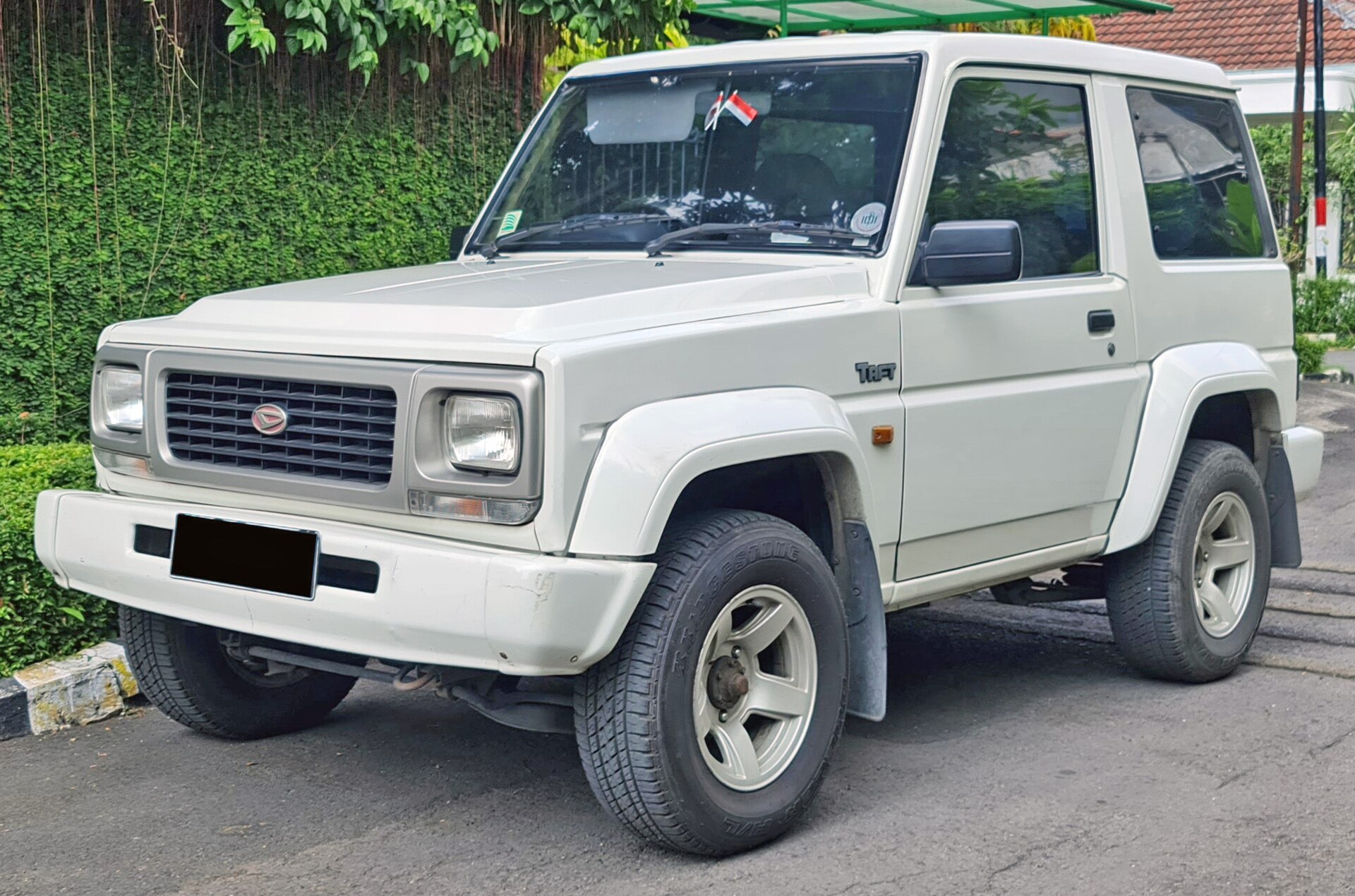 Taft GT, Rocky and Hiline (Astra Daihatsu, Indonesia, 1984–2007) — 1997 Daihatsu Taft GT (F73) photographed in West Surabaya, East Java, Indonesia.