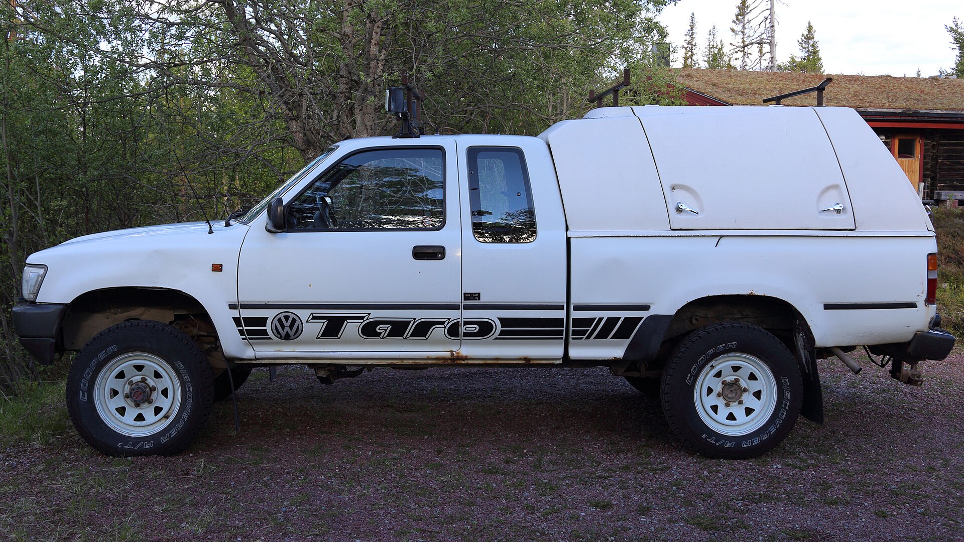 Taro 4×4 (1994–97) — Volkswagen Taro 4x4 Xtra-Cab offroad truck with the original promotional side sticker.