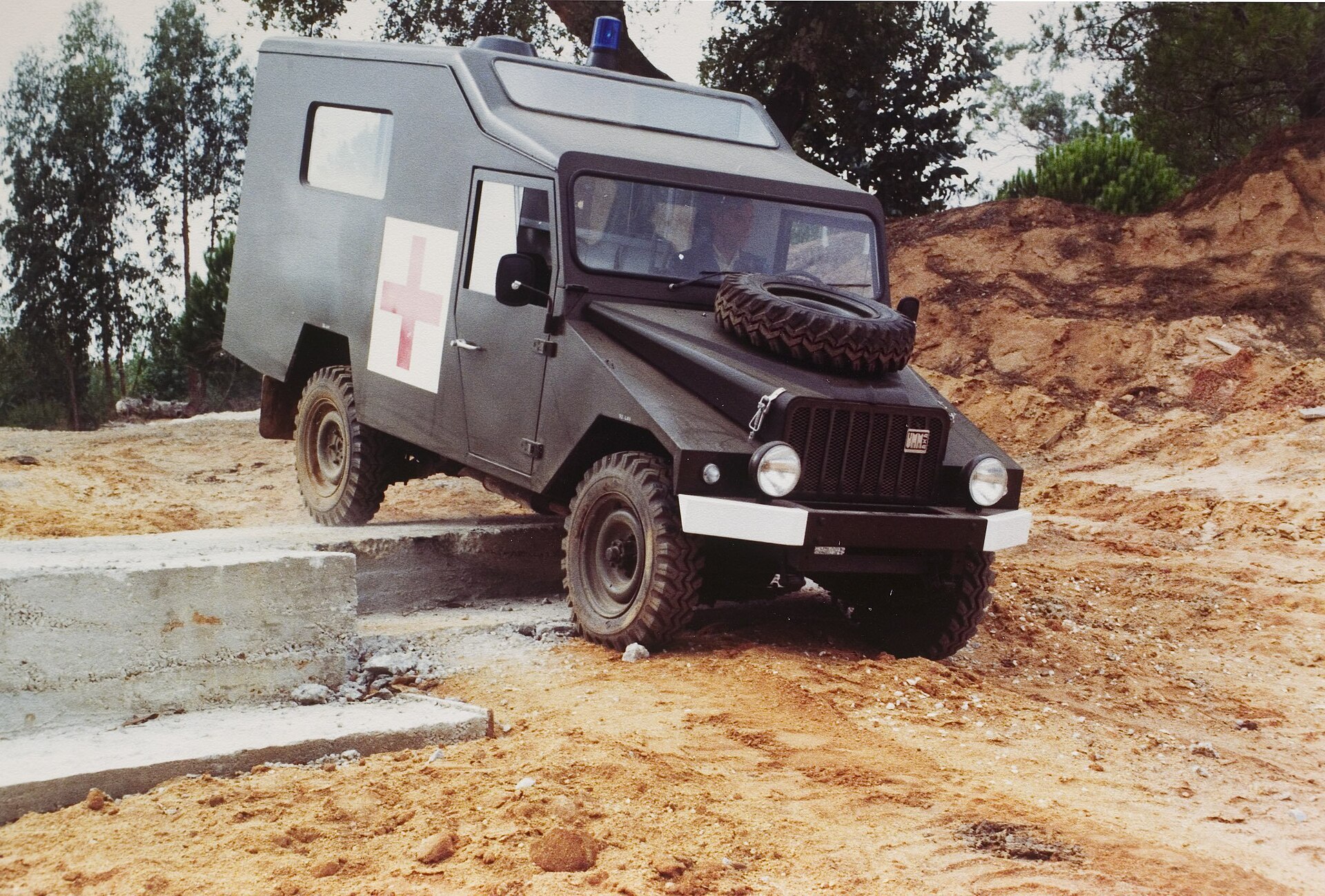 Entrepreneur (Royal Netherlands Army) — A Dutch Army UMM Entrepreneur with the raised ambulance body.